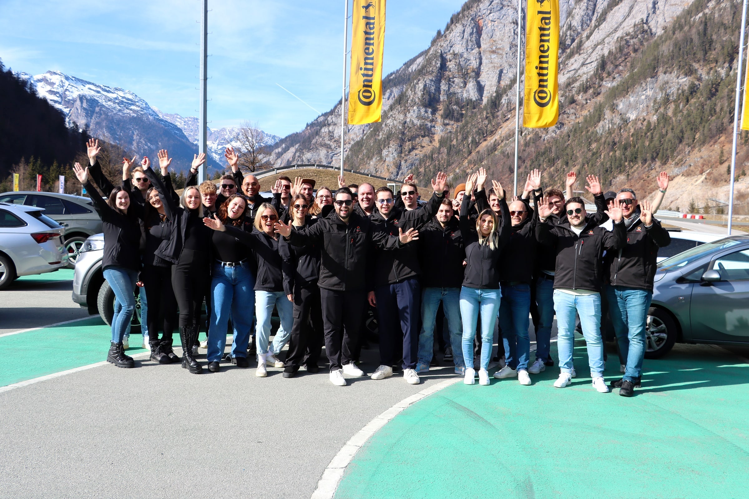 JuniorenKREIS-Wintertreffen: Gruppenfoto junger Küchenunternehmer in den Bergen